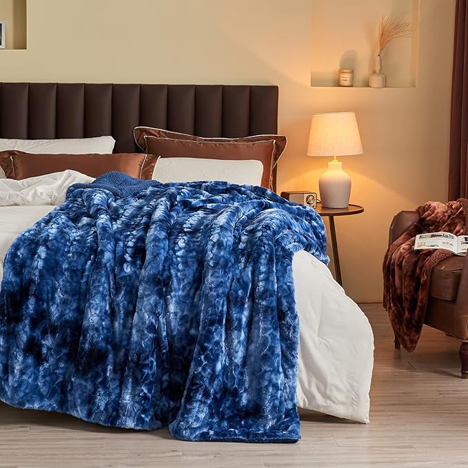 NEWCOSPLAY Super Soft Faux Fur Blanket Twin Size Indigo Sherpa Fuzzy Plush Warm Blanket for Sofa Bed (Indigo, Twin(60"x80"))