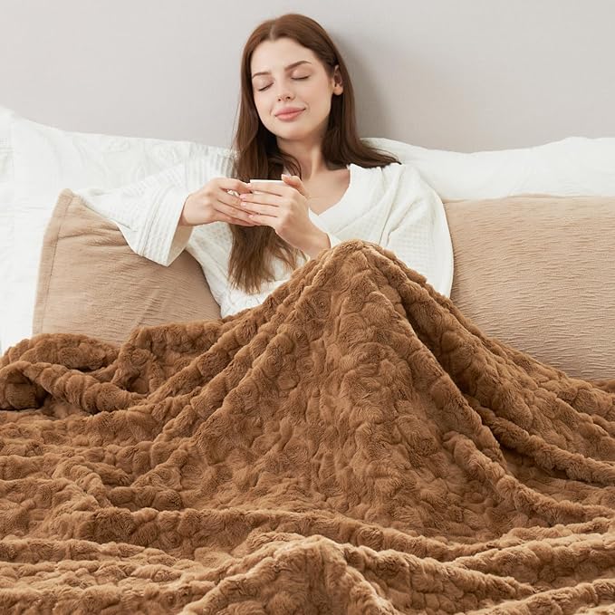 Cozy Bliss Faux Fur Throw Blanket for Couch, Fuzzy Soft Plush Thick Warm Fluffy Reversible Wave Textured Blanket for Sofa Bedroom Living Room, 55 * 70 Inches Brown