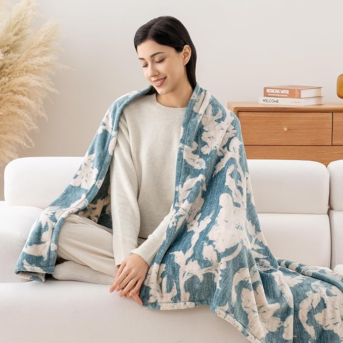 Luxury Printed Fleece Warm Throw Blanket, Soft Lightweight Velvety Plush Throw for Couch and Bed, Cozy Comfy for All Seasons(Blue Floral Silhouette, 50×70 Inches)